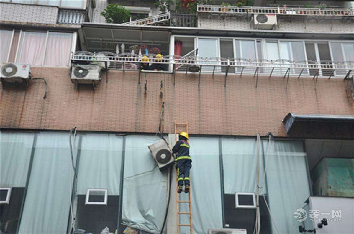 绍兴一小区空调外机掉落 市民要警惕这种"高空炸弹"